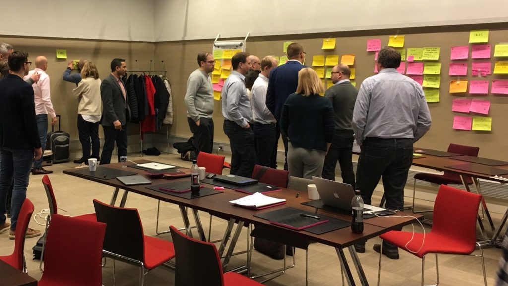 Manager workshop with managers and post-its